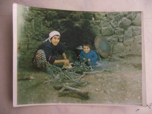  Memik Kiya 'nın büyük kızı Yüksel ZİREK ve torunu Ekrem ZİREK / 2003 