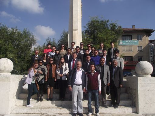 GAZİANTEP - Şahinbey İlçesi ; Şehitlik Anıtı  ; Dünya Gençleri Dostluk ve Dayanışma Derneği ; 27 Ekim 2012 Ct. 09:00 