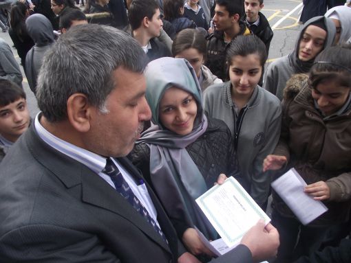  İSTANBUL ;Bağcılar İbni Sina Anadolu Lisesi - Karne Günü /  24 Ocak 2014 Çarş. 10:34