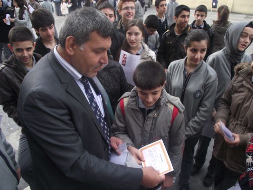  İSTANBUL ;Bağcılar İbni Sina Anadolu Lisesi - Karne Günü /  24 Ocak 2014 Çarş. 10:34