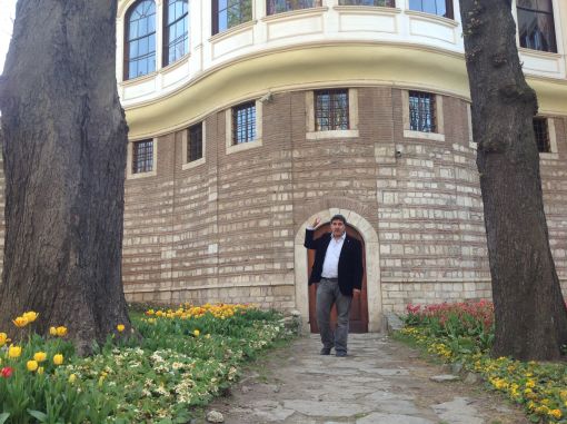  İSTANBUL ; Gülhane Parkı içi ; Ahmet Hamdi Tanpınar Müzesi önü / 