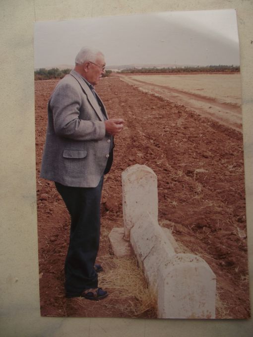   Memik Kiya'nın büyük ağabeyi Küçük Hacı Ağa/Küçük Hacı Kiya'nın küçük oğlu Cemal ÇAĞLAR / 2004 