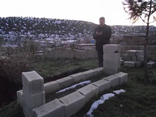 GAZİANTEP ; Karayusuflu köyü mezarlığı / Zöhre ÇAĞLAR mezarı   