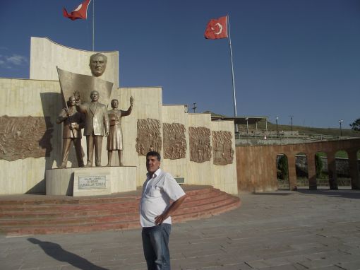 Kayseri ; Pınarbaşı Türk Büyükleri Anıtı / 25 Temmuz 2011 Pt. 17:38   